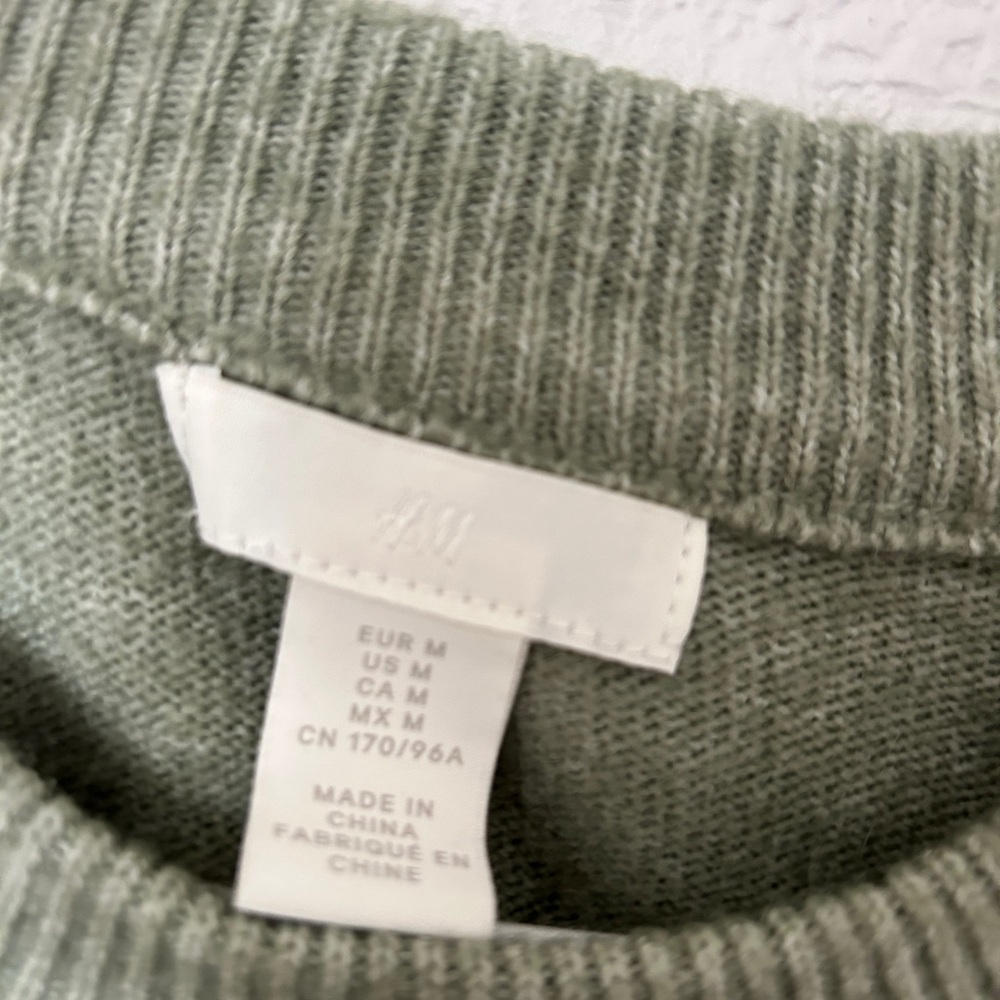 H&M sage green knit sweater (M) - Picture 3 of 3
